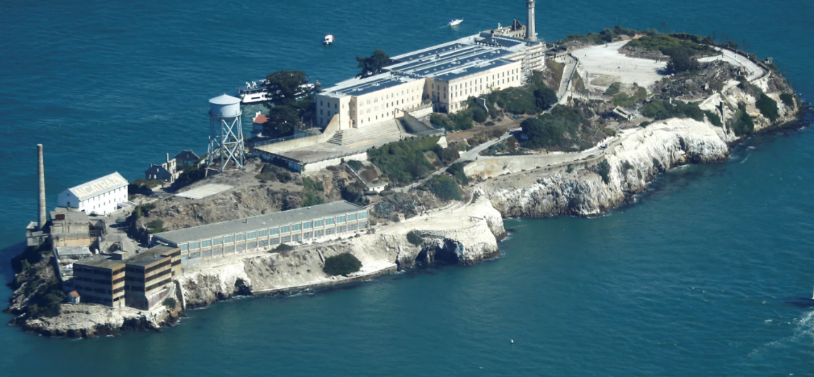 Trump Perintahkan Pembukaan Kembali Penjara Mematikan Alcatraz