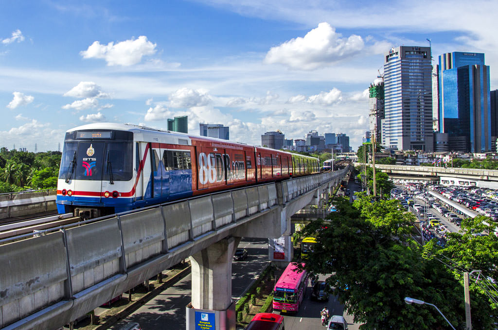 Menjajal BTS Skytrain dan MRT di Bangkok Thailand