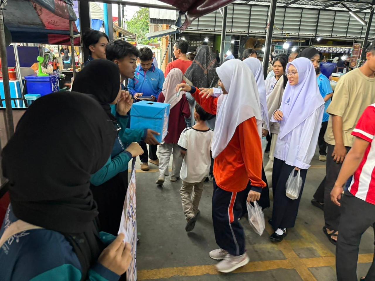 Masyarakat Thailand Selatan Bantu Korban Banjir di Utara Chiang Rai