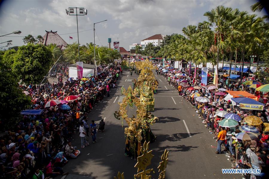 Defile Thailand Meriahkan Jember Fashion Carnaval