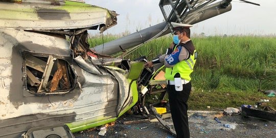 14 Orang Tewas, 19 Luka dalam Kecelakaan Bus di Tol Mojokerto-Surabaya KM 712