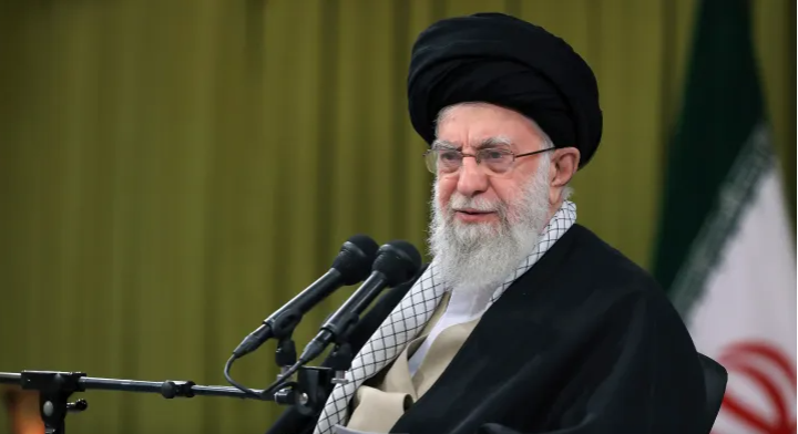 Ali Khamenei Tegaskan Iran Tidak Akan Tunduk Pada AS Soal Nuklir