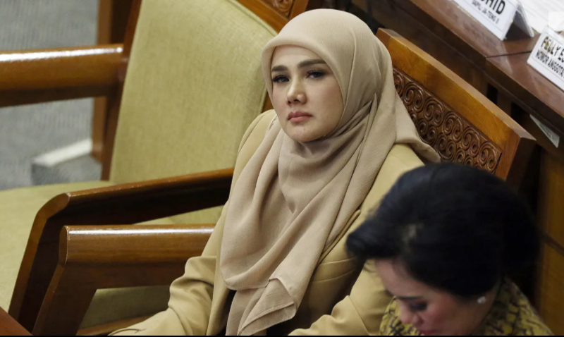 Kok Bisa, Satgas Covid dan Wamenkes Beda Suara Soal Aturan Karantina Mulan Jameela