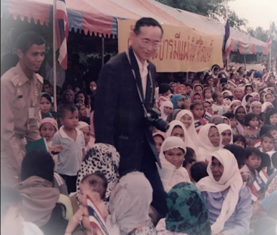 Hidup Damai Berdampingan di Bawah Raja Thailand yang Adil