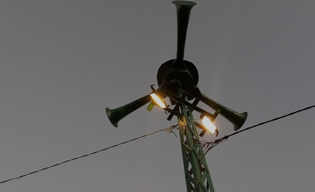 Warga Israel Kocar-Kacir Saat Sirene Serangan Rudal Iran Berbunyi