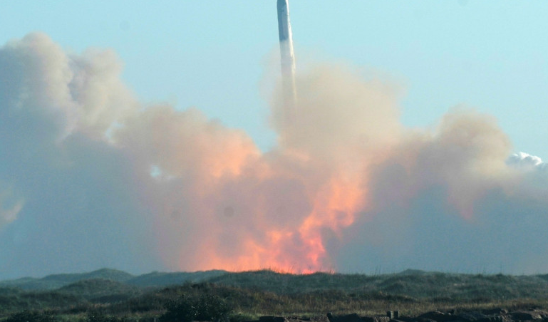 Roket SpaceX Starship Meledak dalam Uji Terbang