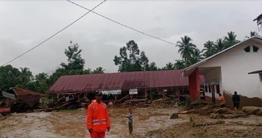 16 Meninggal, 7 Hilang akibat Banjir Bandang dan Longsor di Sumut