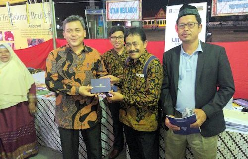UII Serahkan Beasiswa di Yala Melayu Day 2018 di Thailand