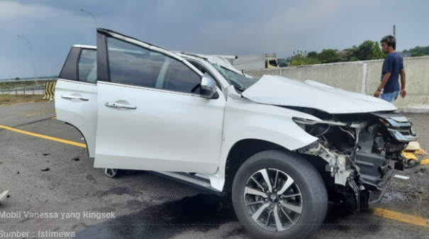 Diduga Main HP Saat Mengemudi, Sopir Vanessa Angel akan Diperiksa Polisi